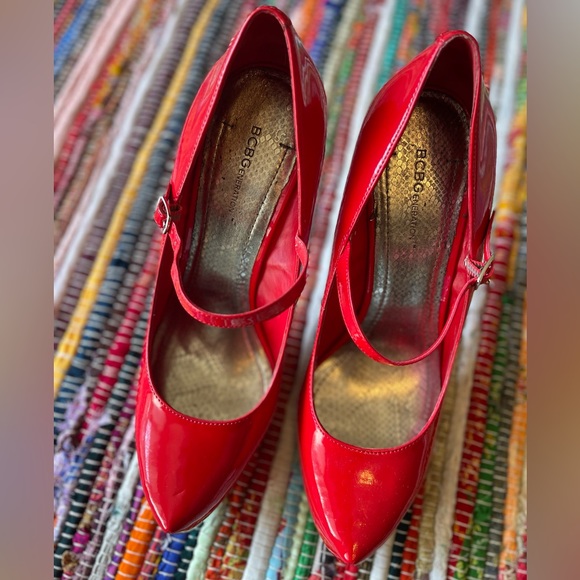 Sexy red platform Mary Jane heels - Picture 3 of 7